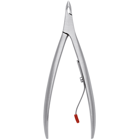 ZWILLING Premium Nagelhautzange aus rostfreiem Edelstahl mit präziser Schneide für exakten Schnitt.